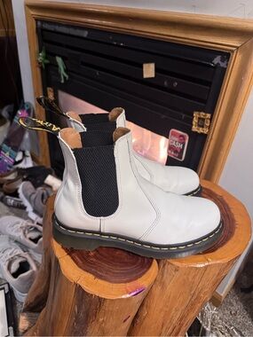 Dr Marten White Leather Chelsea Boots NWOT size 7 men’s!